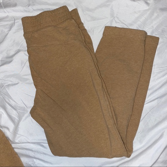 ARITZIA SWEAT SUIT BABATON BROWN // BARELY WORN - Picture 2 of 3